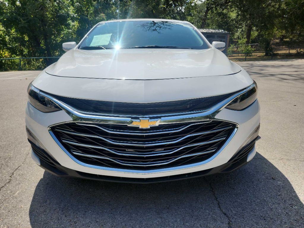 2024 Chevrolet Malibu Image 2