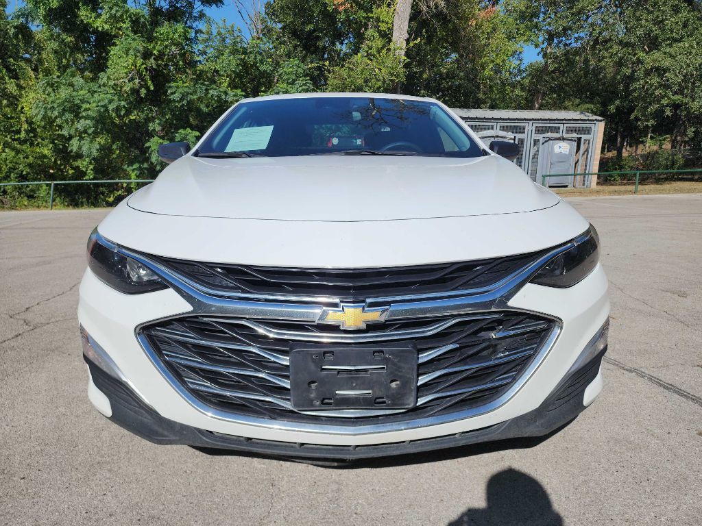 2023 Chevrolet Malibu Image 2