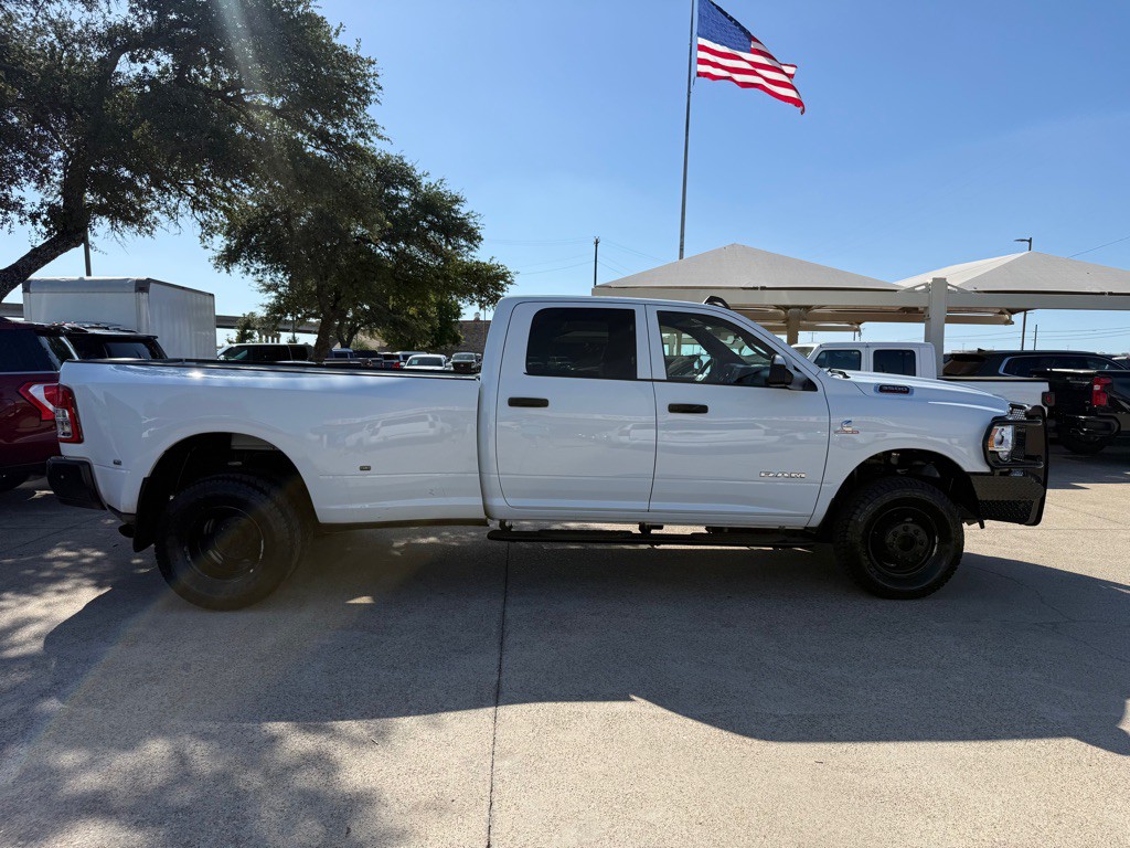 2022 RAM 3500 Image 8