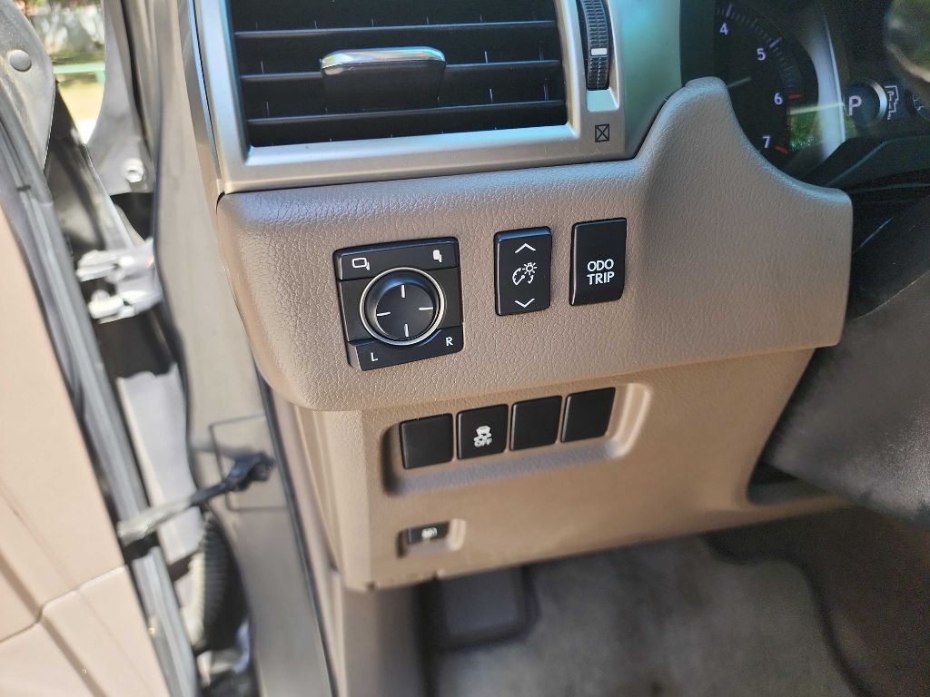 2013 Lexus GX Image 17