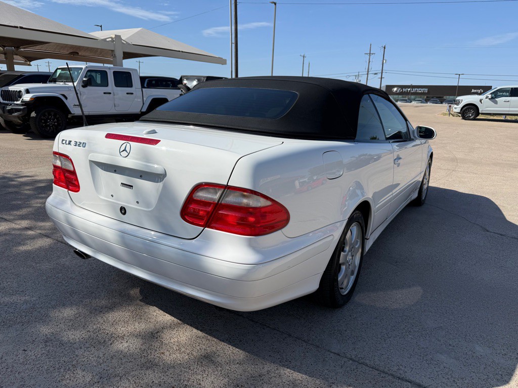 2003 Mercedes-Benz CLK-Class Image 7