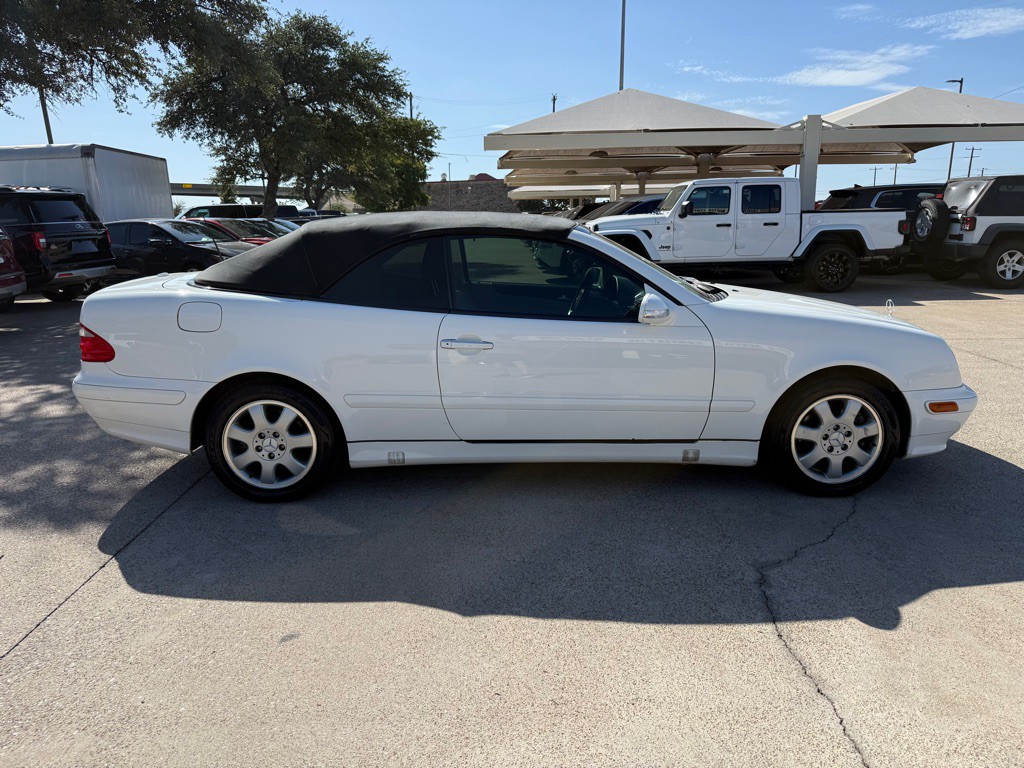 2003 Mercedes-Benz CLK-Class Image 8