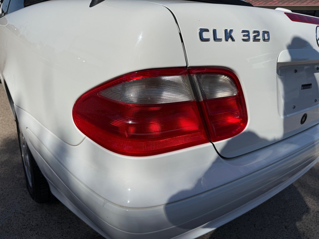 2003 Mercedes-Benz CLK-Class Image 11