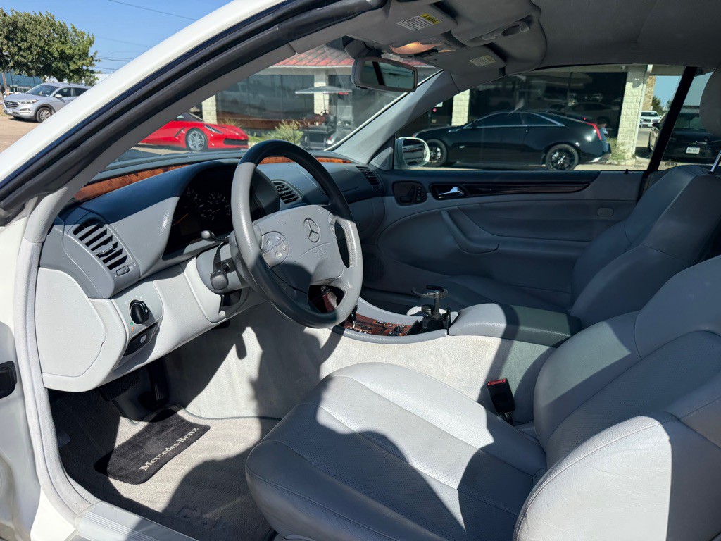 2003 Mercedes-Benz CLK-Class Image 12