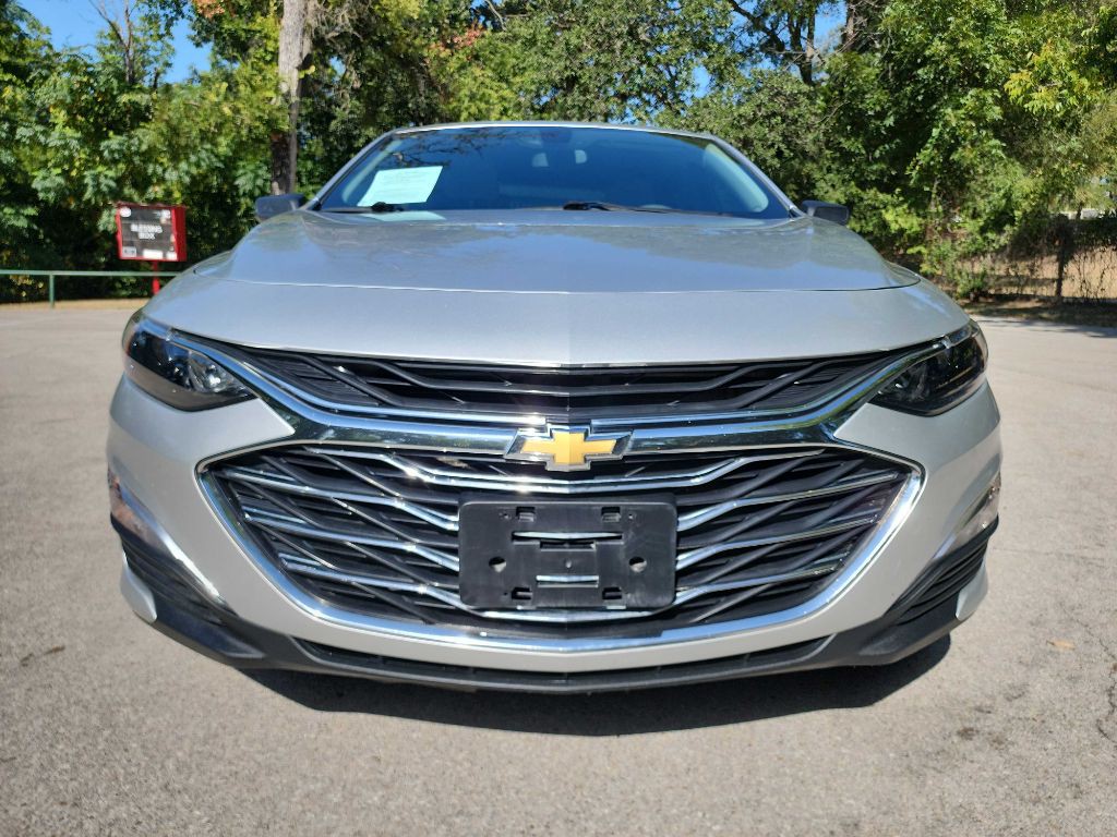 2022 Chevrolet Malibu Image 2