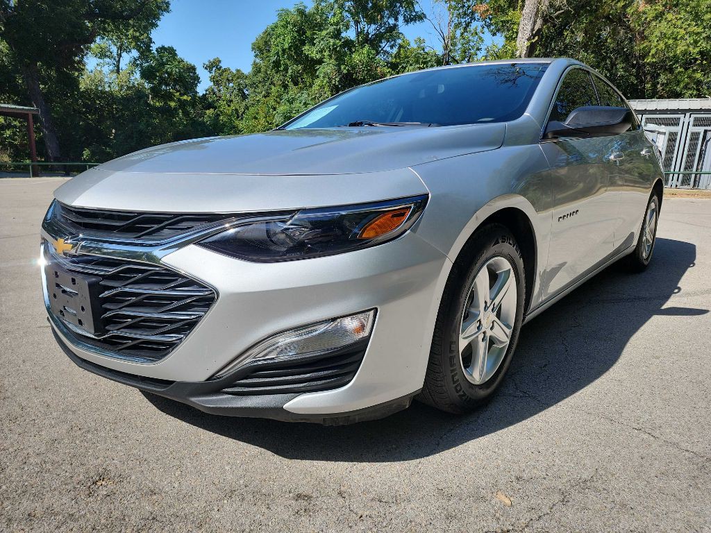 2022 Chevrolet Malibu Image 3