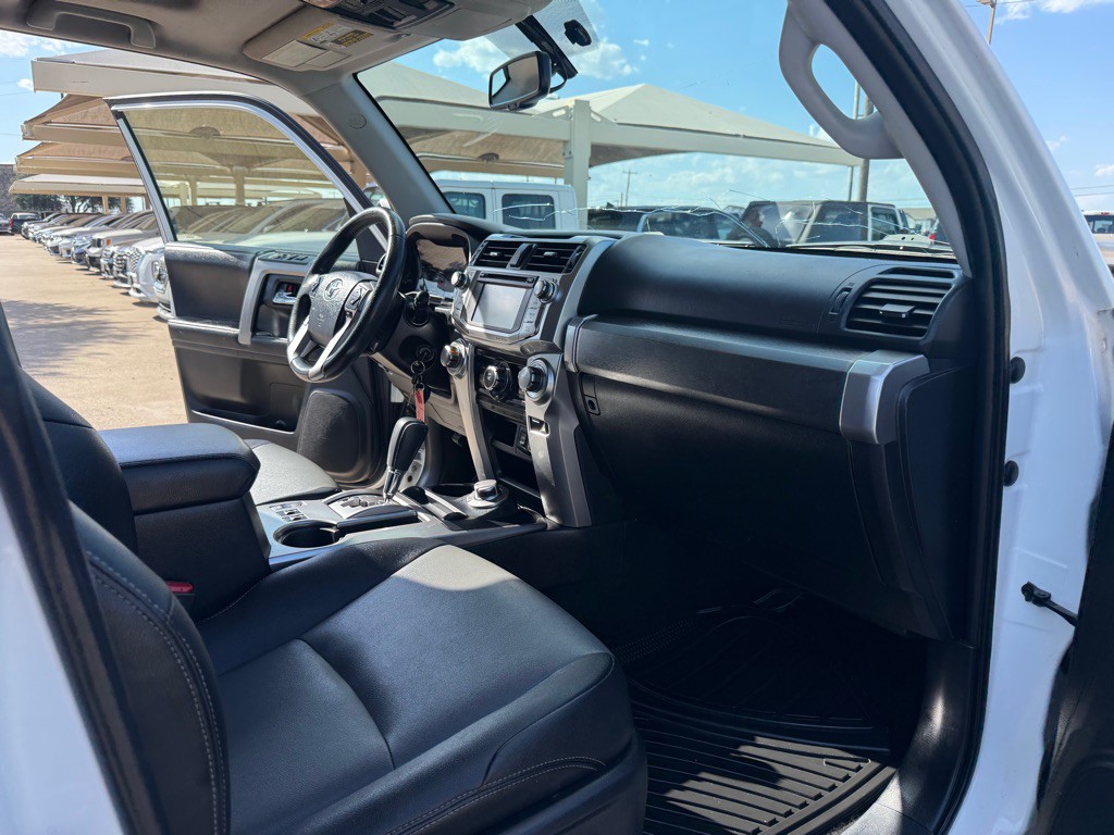 2019 Toyota 4Runner Image 18