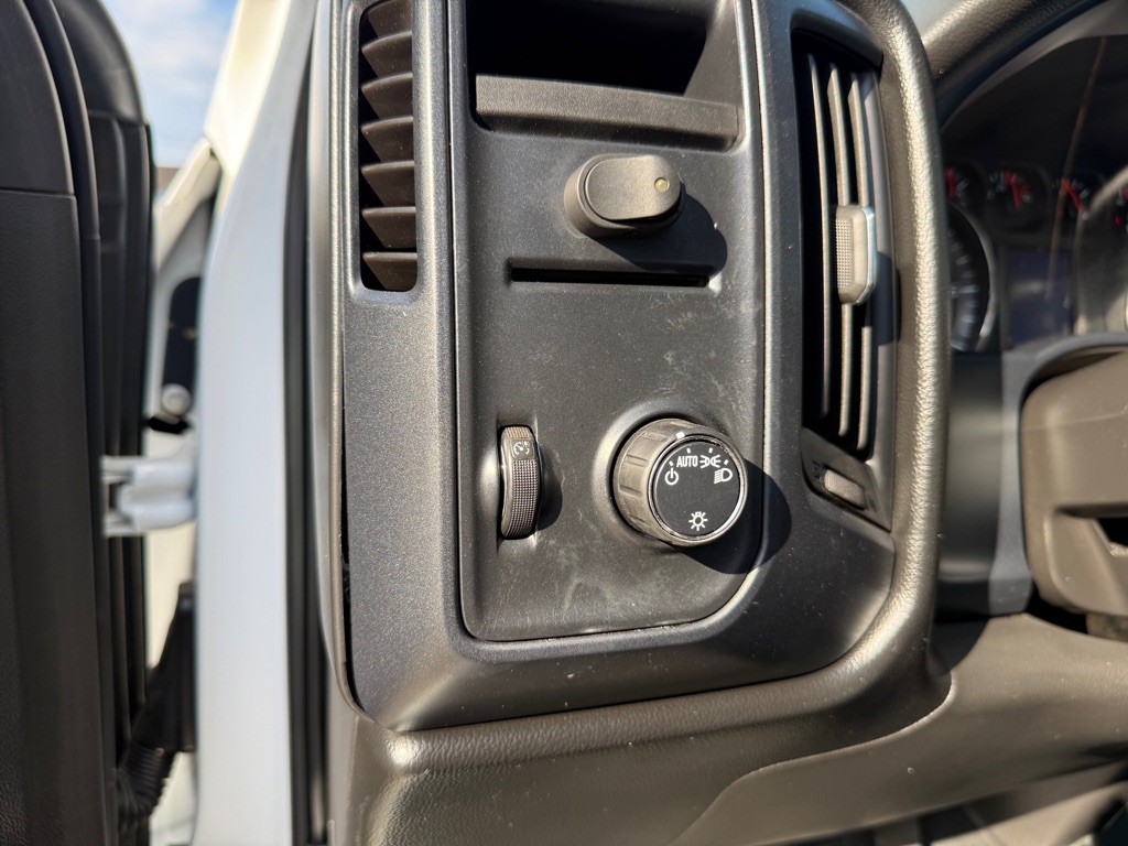 2018 Chevrolet Silverado 1500 Image 18