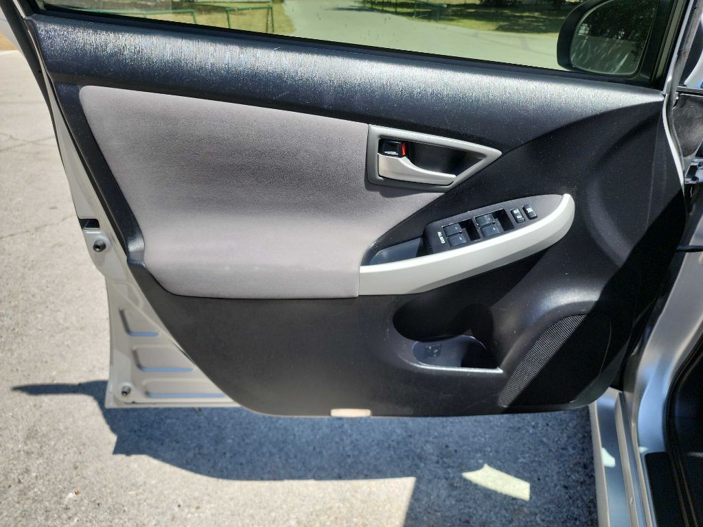 2012 Toyota Prius Image 10