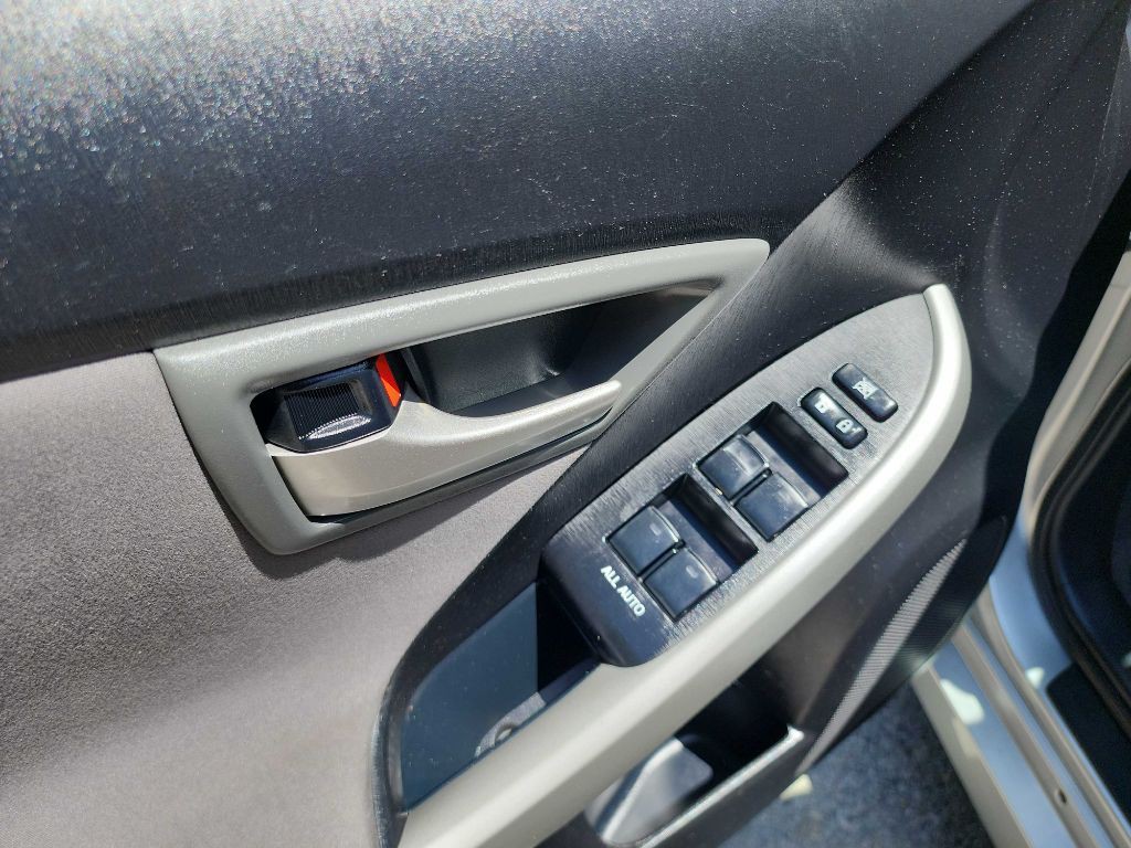 2012 Toyota Prius Image 11