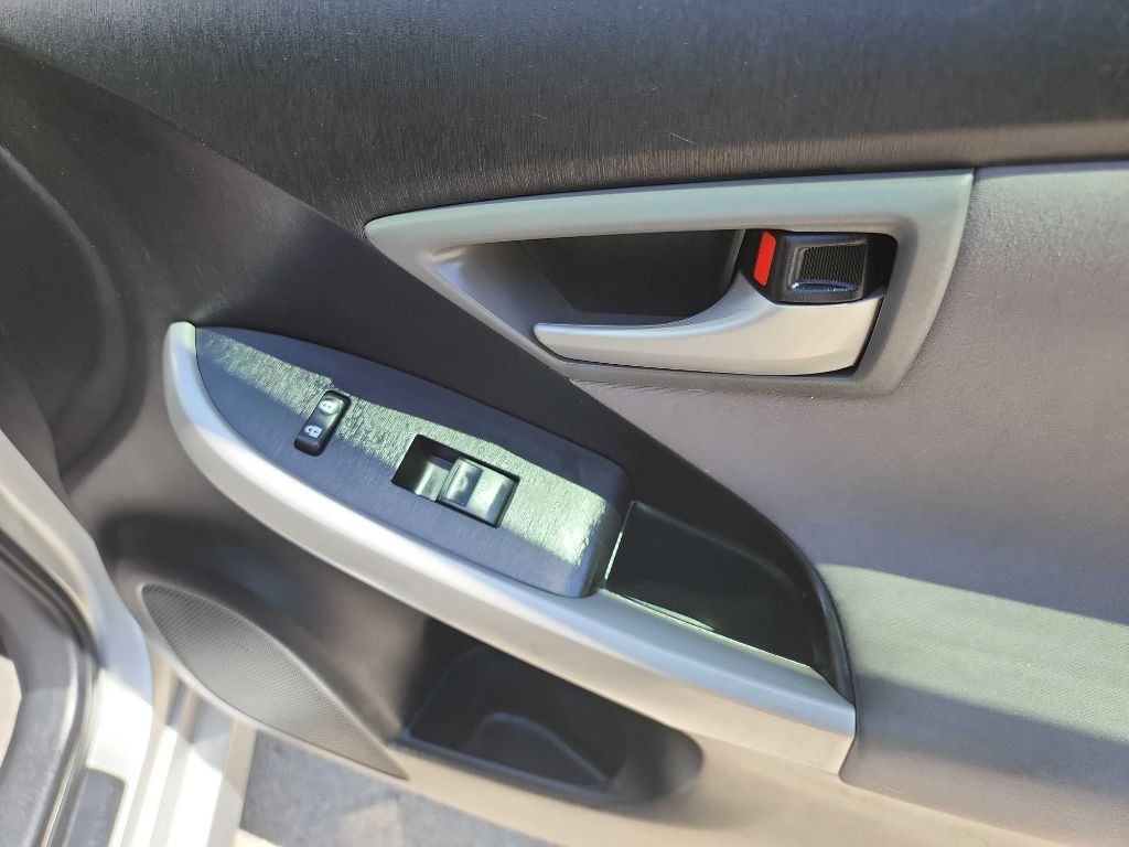 2012 Toyota Prius Image 32