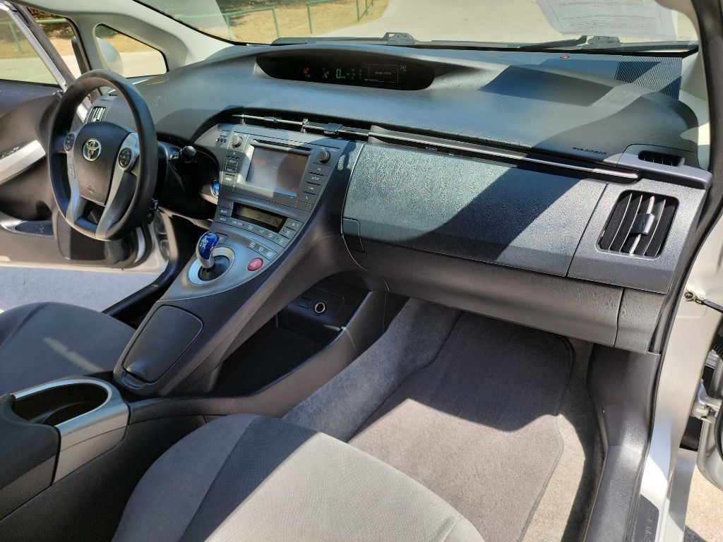 2012 Toyota Prius Image 33