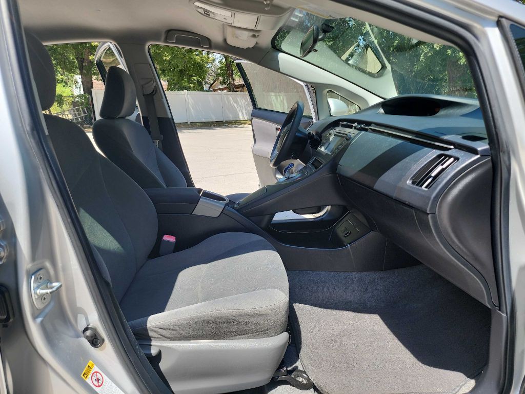 2012 Toyota Prius Image 34
