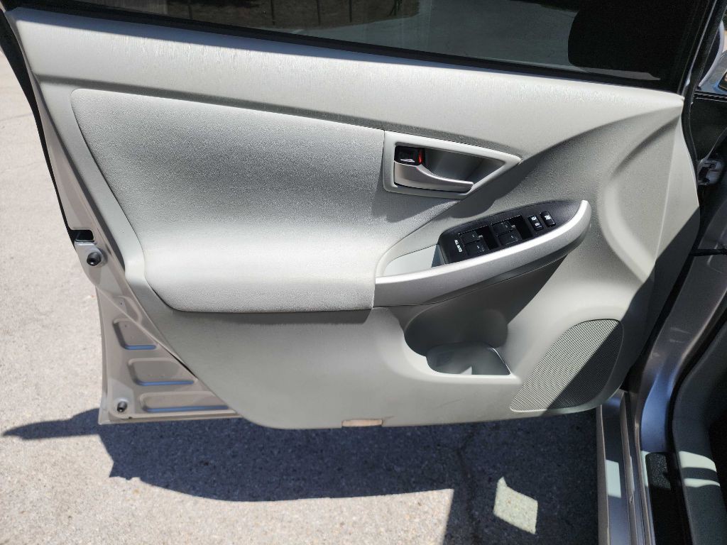 2012 Toyota Prius Image 10