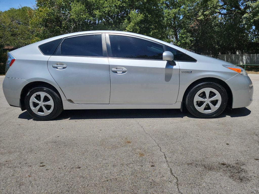 2012 Toyota Prius Image 11