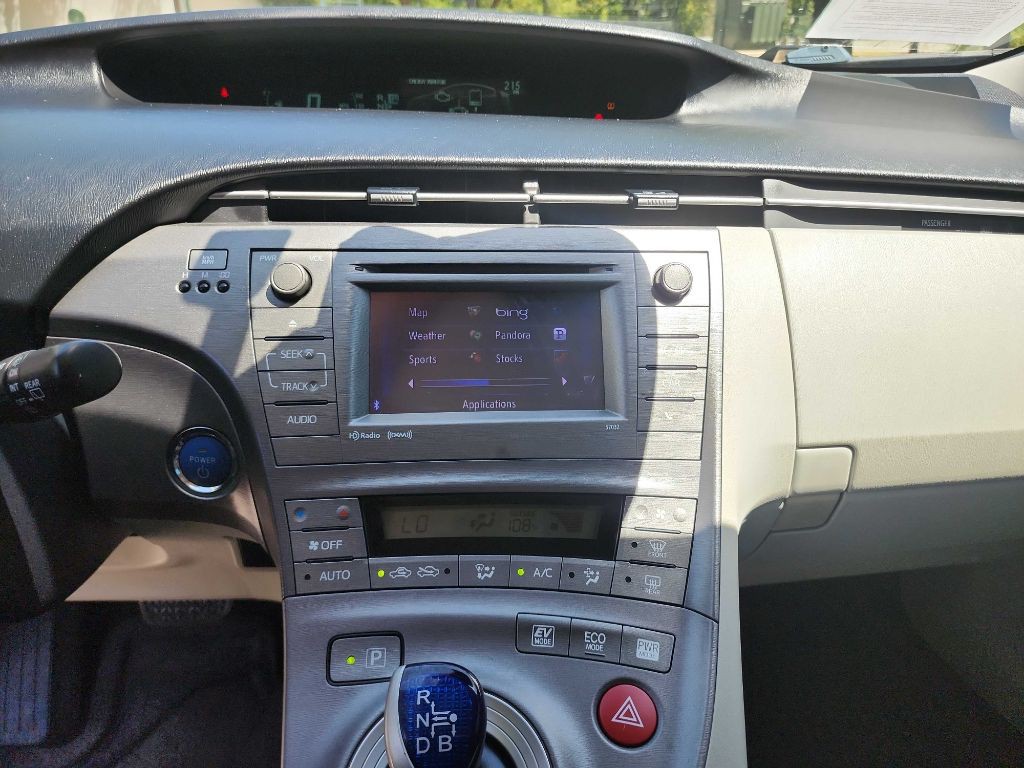 2012 Toyota Prius Image 17