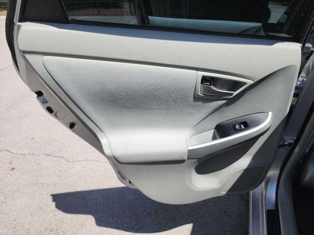 2012 Toyota Prius Image 26