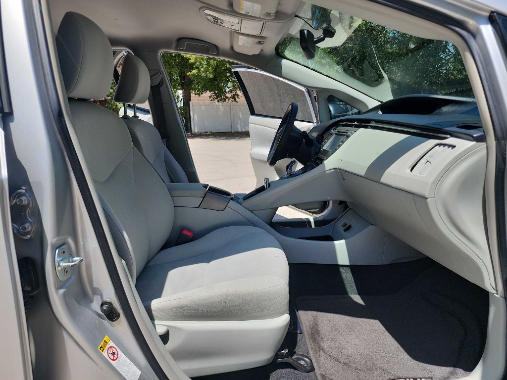 2012 Toyota Prius Image 29