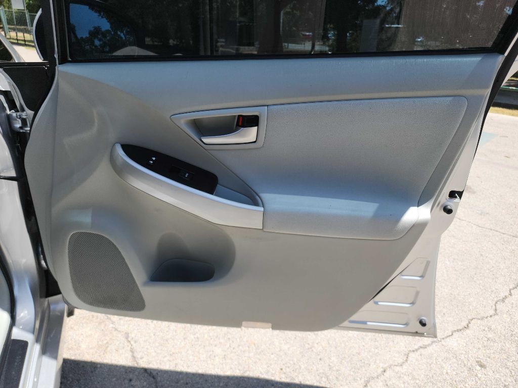 2012 Toyota Prius Image 30