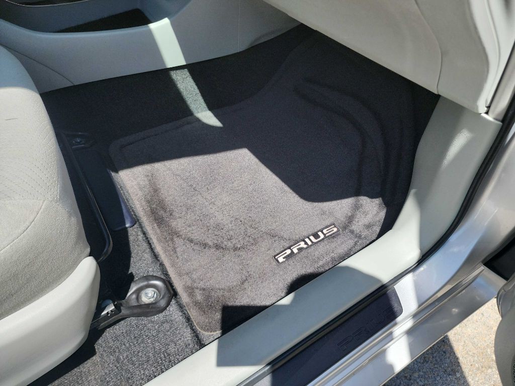 2012 Toyota Prius Image 31