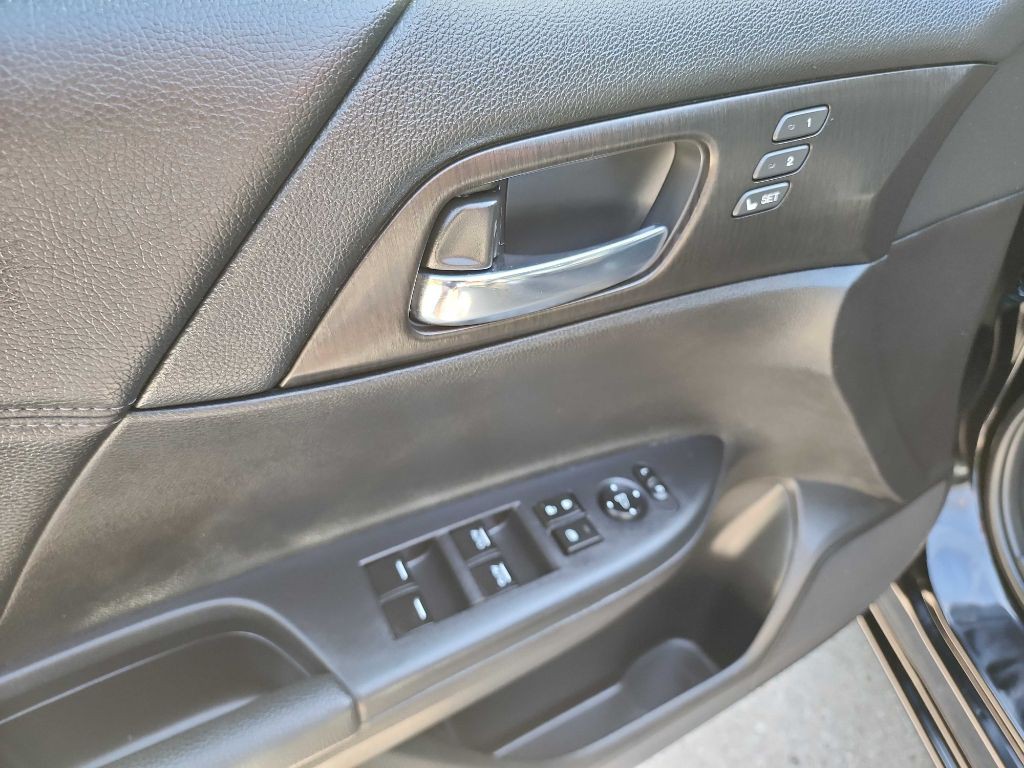 2015 Honda Accord Image 14