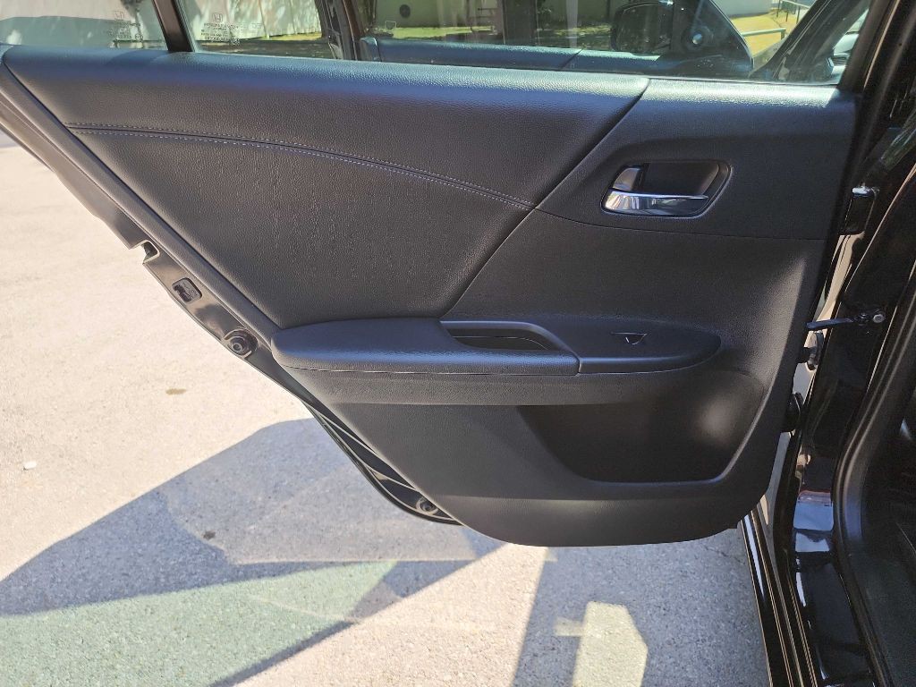 2015 Honda Accord Image 38