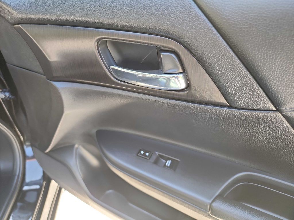 2015 Honda Accord Image 42