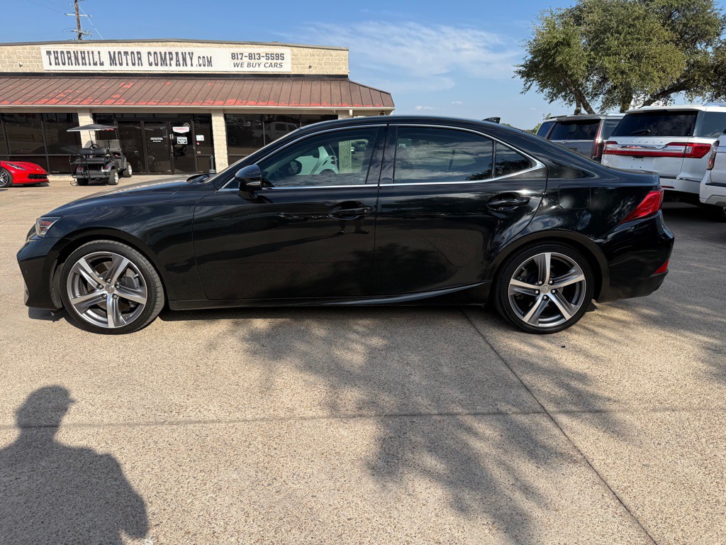 2019 Lexus IS Image 4