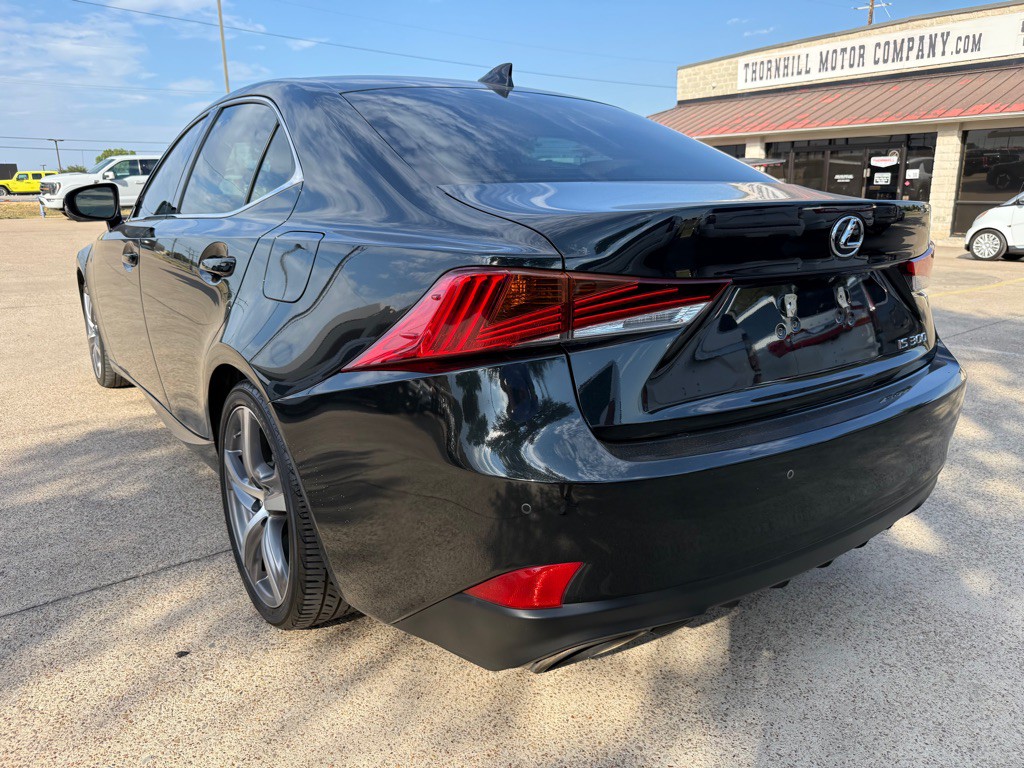 2019 Lexus IS Image 5