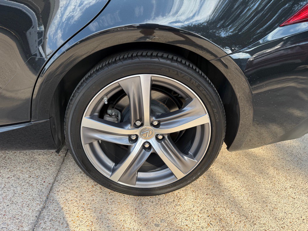 2019 Lexus IS Image 12