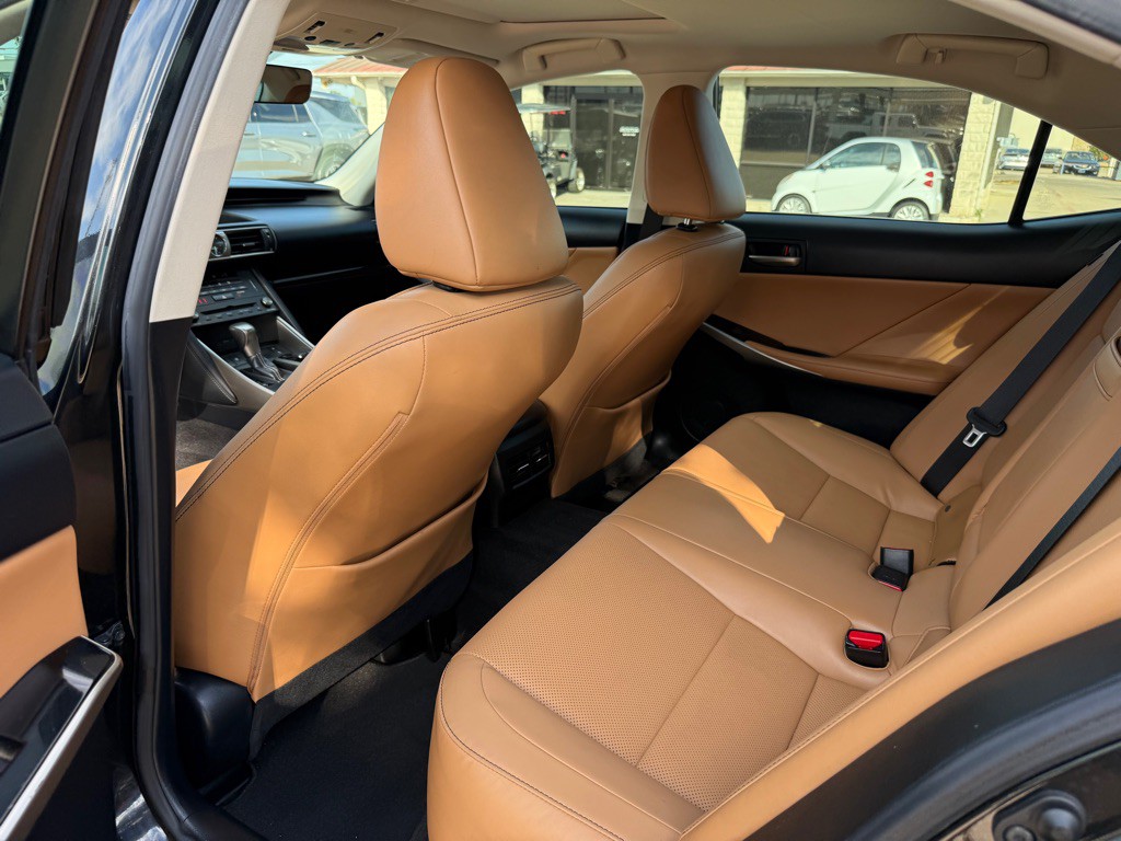 2019 Lexus IS Image 14