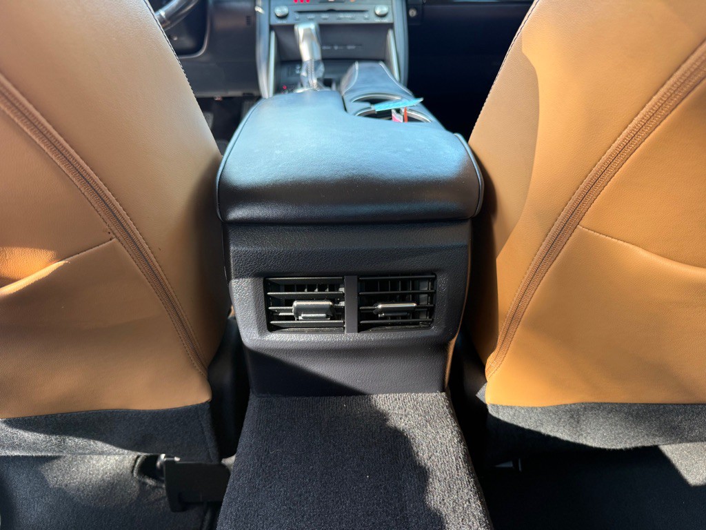 2019 Lexus IS Image 17