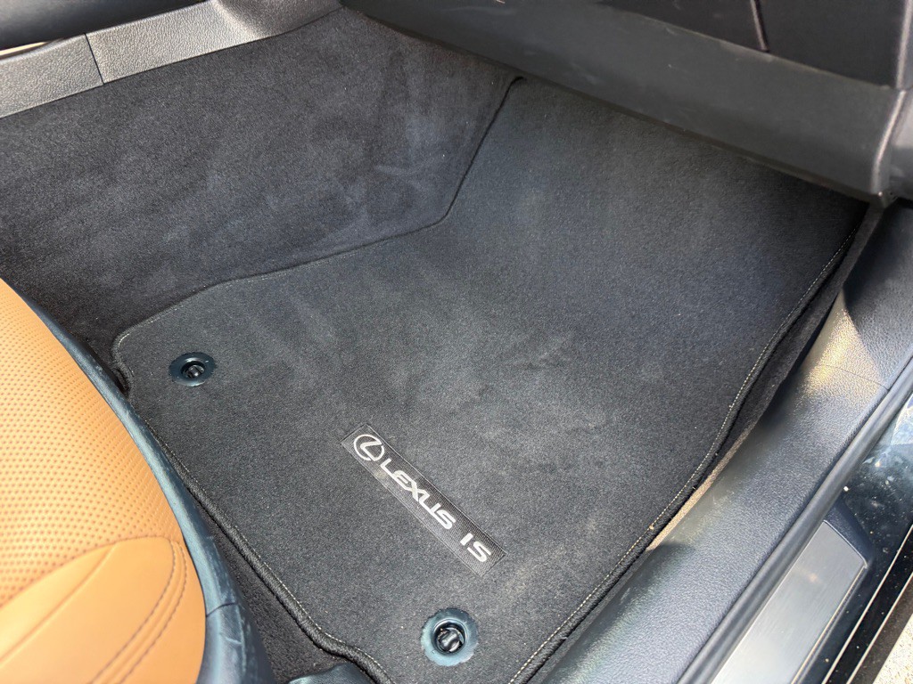 2019 Lexus IS Image 19