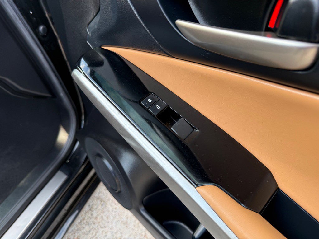 2019 Lexus IS Image 21