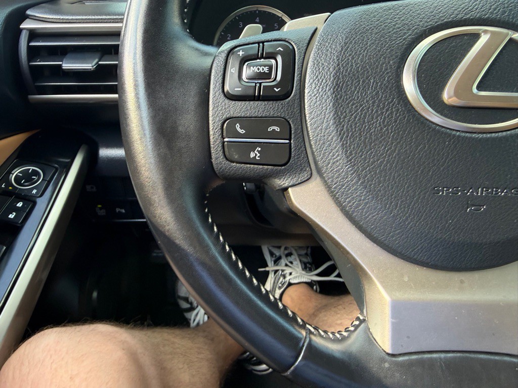 2019 Lexus IS Image 23