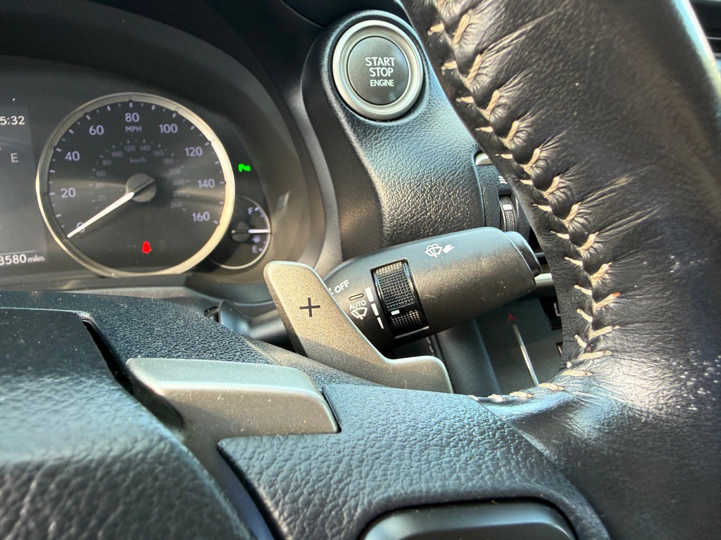 2019 Lexus IS Image 26