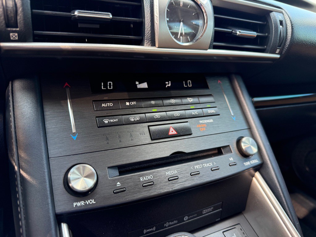 2019 Lexus IS Image 29