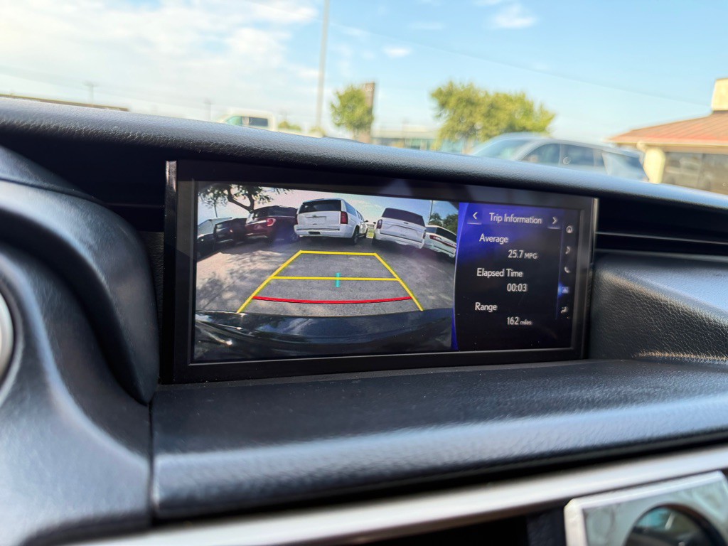 2019 Lexus IS Image 31