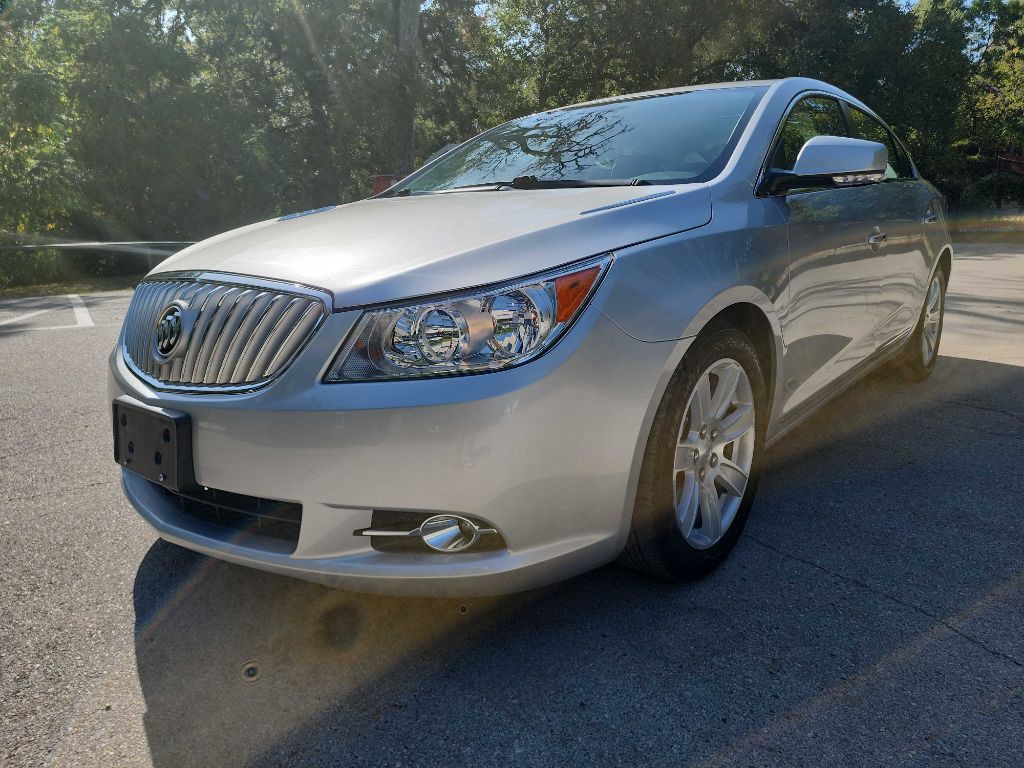 2010 Buick Lacrosse Image 3