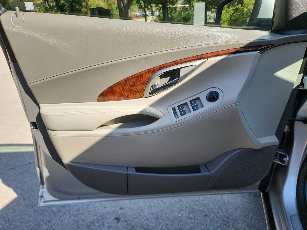 2010 Buick Lacrosse Image 9