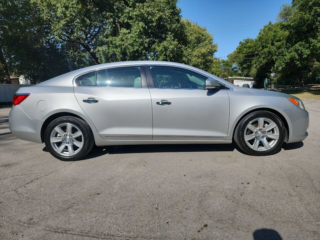 2010 Buick Lacrosse Image 11