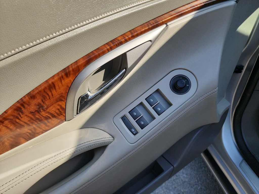 2010 Buick Lacrosse Image 12