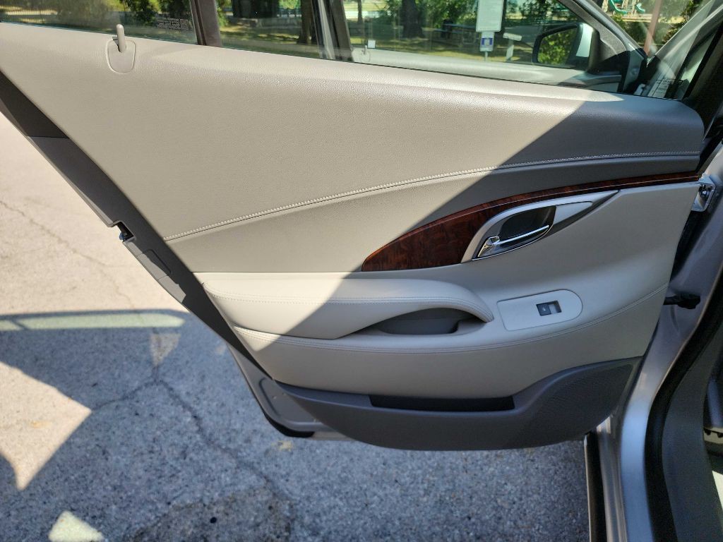 2010 Buick Lacrosse Image 25