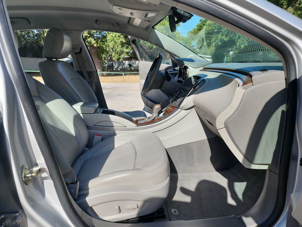 2010 Buick Lacrosse Image 32