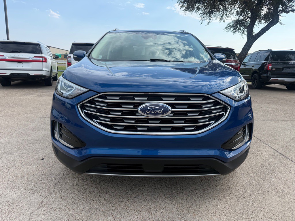 2020 Ford Edge Image 2