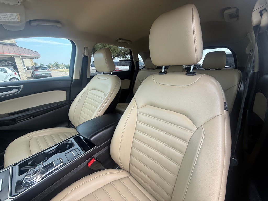 2020 Ford Edge Image 16