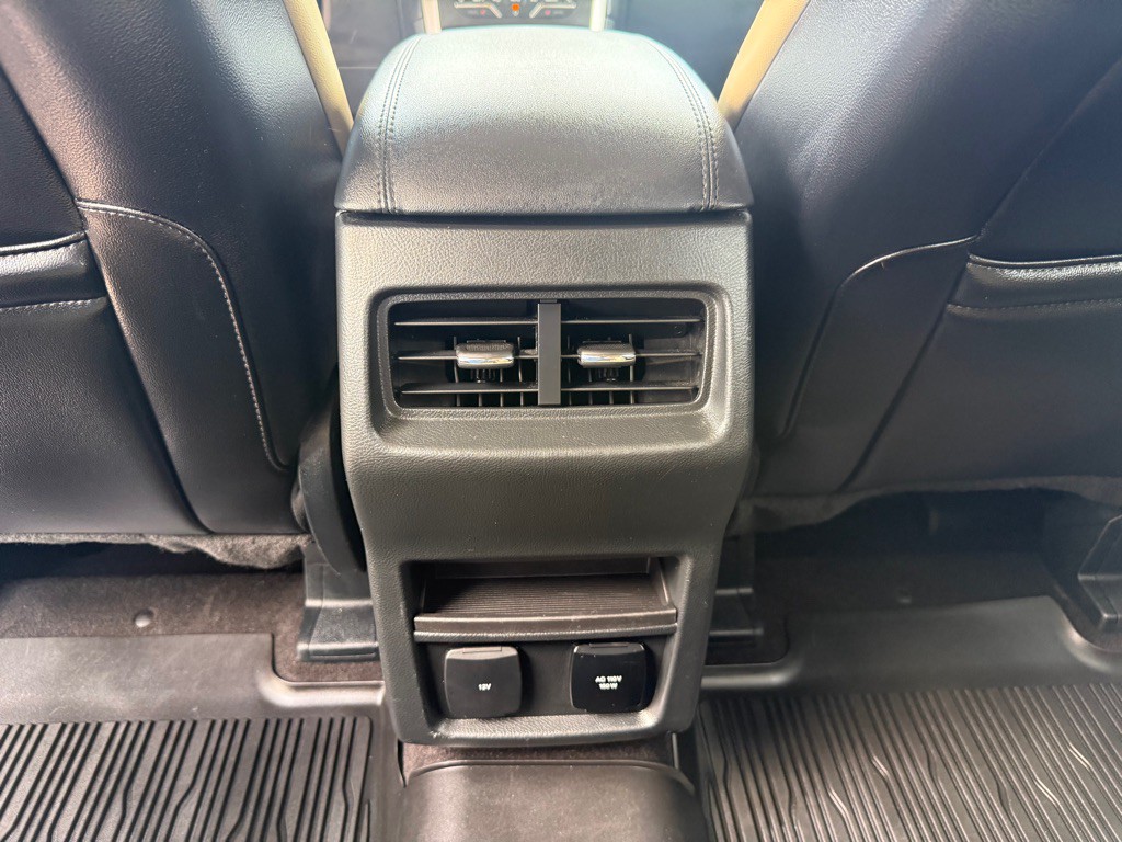 2020 Ford Edge Image 20
