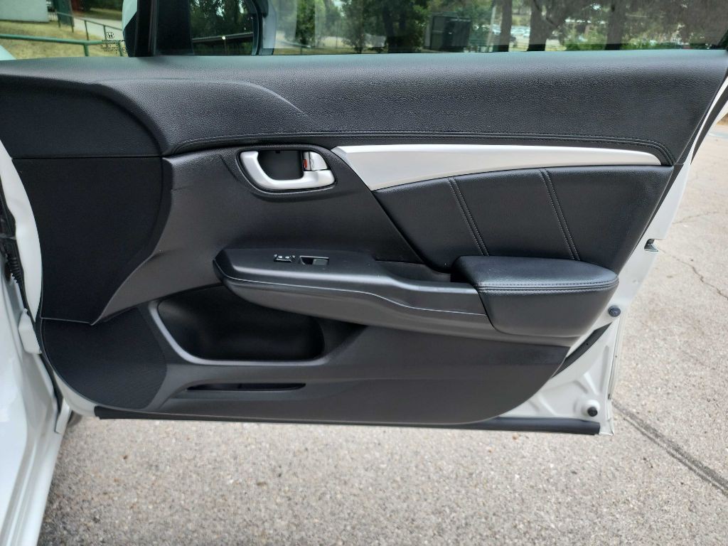 2015 Honda Civic Image 32