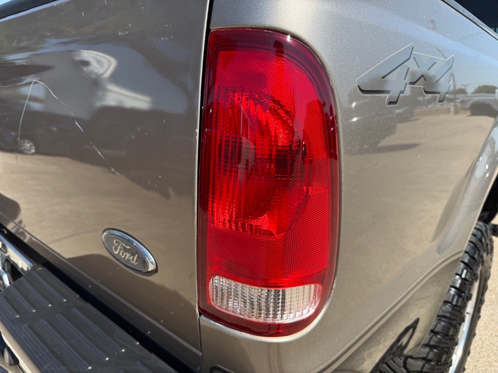 2004 Ford F-350 Image 10