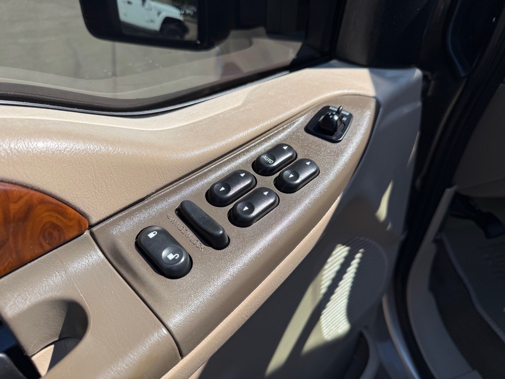 2004 Ford F-350 Image 18